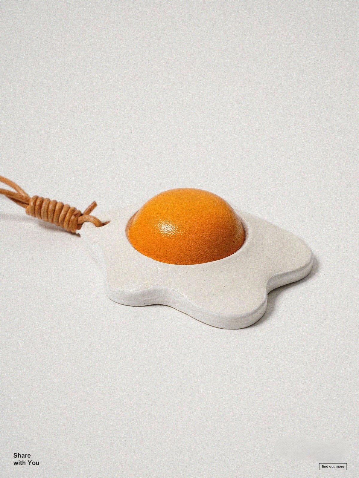 【本革・数量限定】DUDUの目玉焼きキーホルダー|ハンドメイド癒し雑貨・ギフトにも人気 - DUDU Leather Kobo