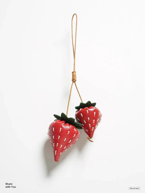 【数量限定・本革手作り】3Dストロベリーレザーチャーム｜バッグ＆鍵に・ギフト人気🍓 - DUDU Leather Kobo
